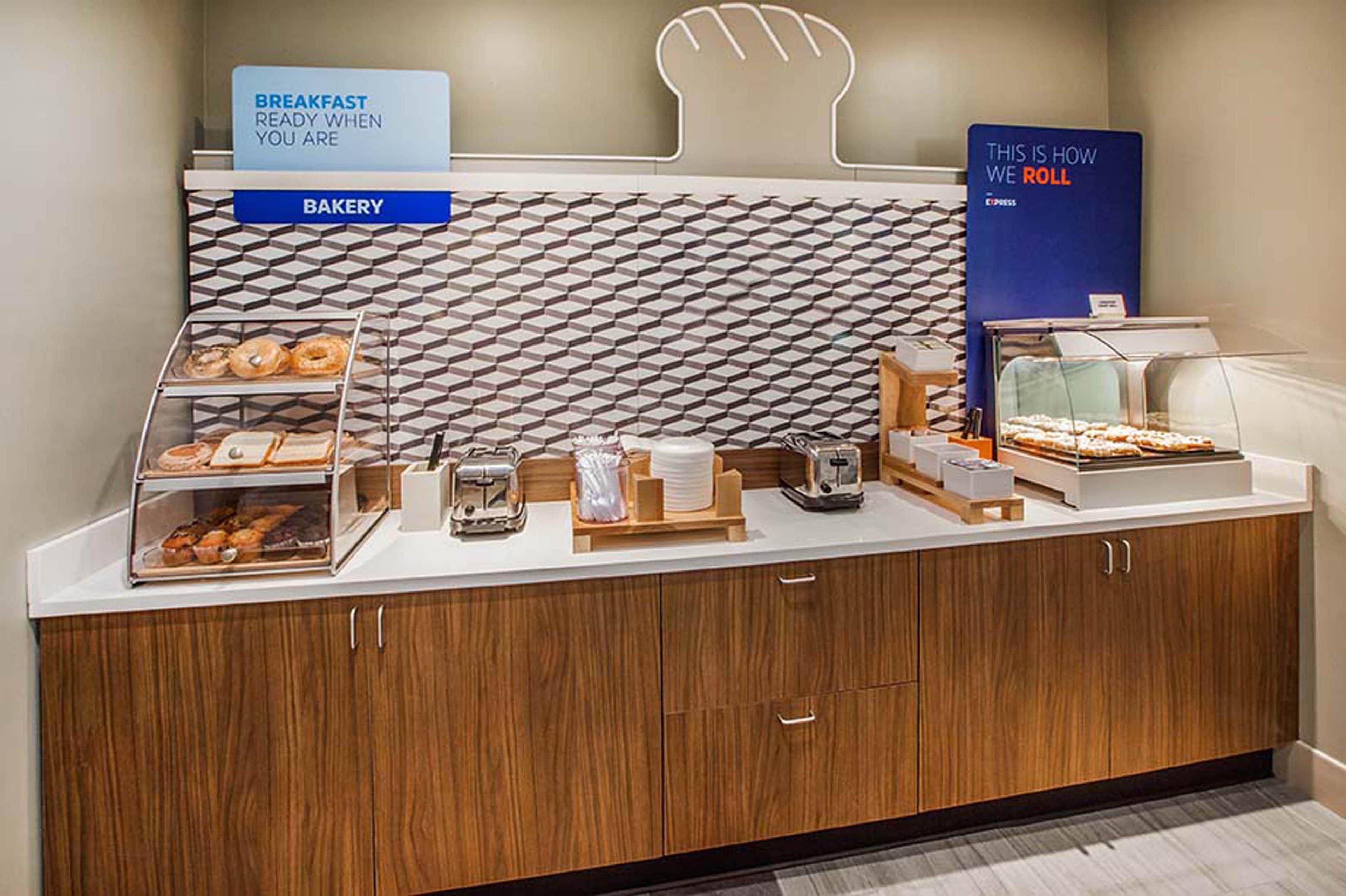 Holiday Inn Express Hotel & Suites St. Charles By Ihg Saint Charles Exterior photo