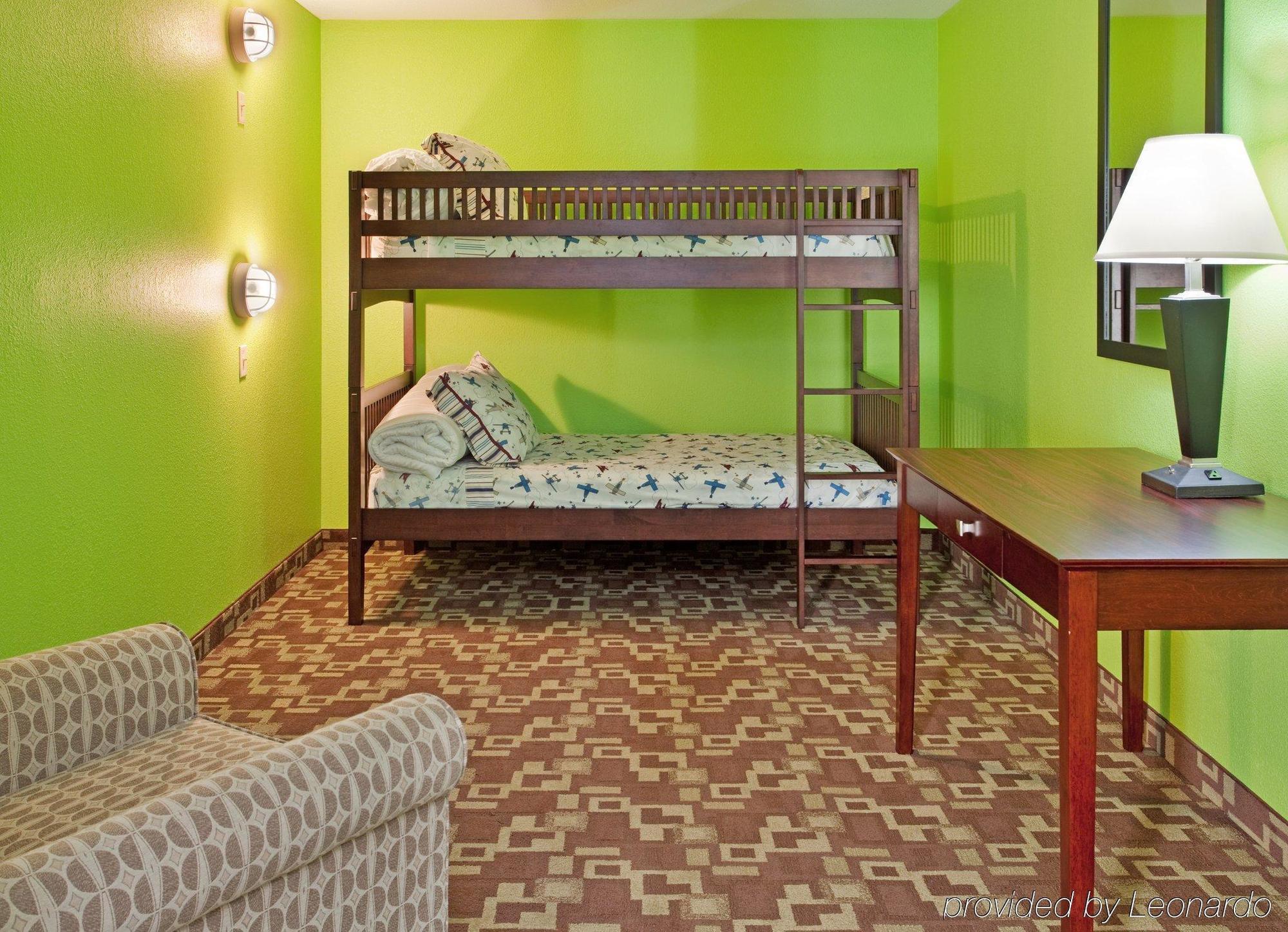 Holiday Inn Express Hotel & Suites St. Charles By Ihg Saint Charles Room photo