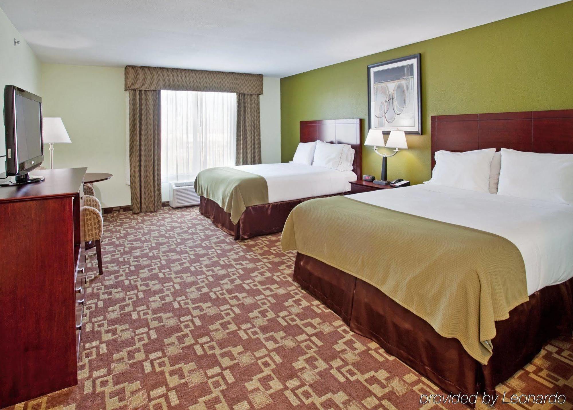 Holiday Inn Express Hotel & Suites St. Charles By Ihg Saint Charles Room photo