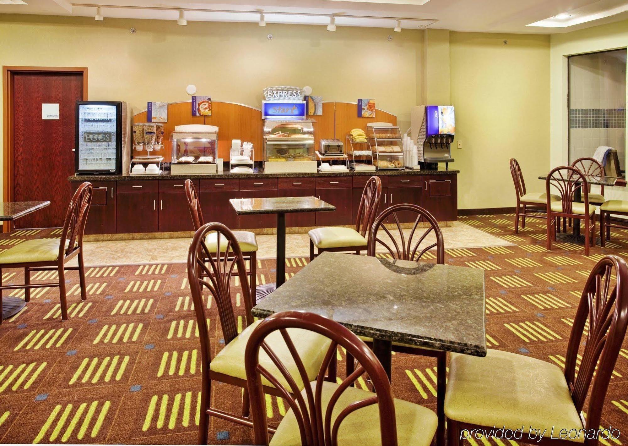 Holiday Inn Express Hotel & Suites St. Charles By Ihg Saint Charles Restaurant photo