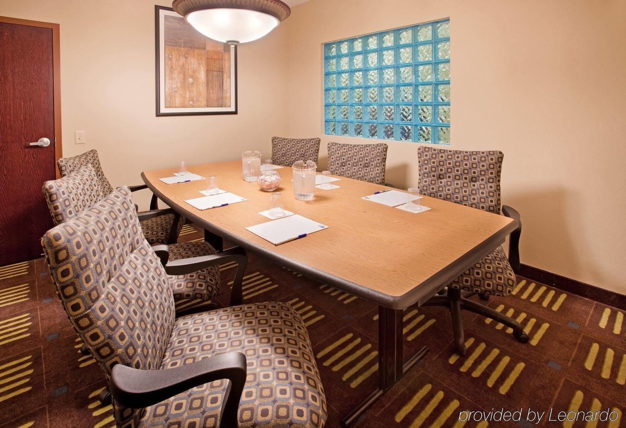 Holiday Inn Express Hotel & Suites St. Charles By Ihg Saint Charles Facilities photo