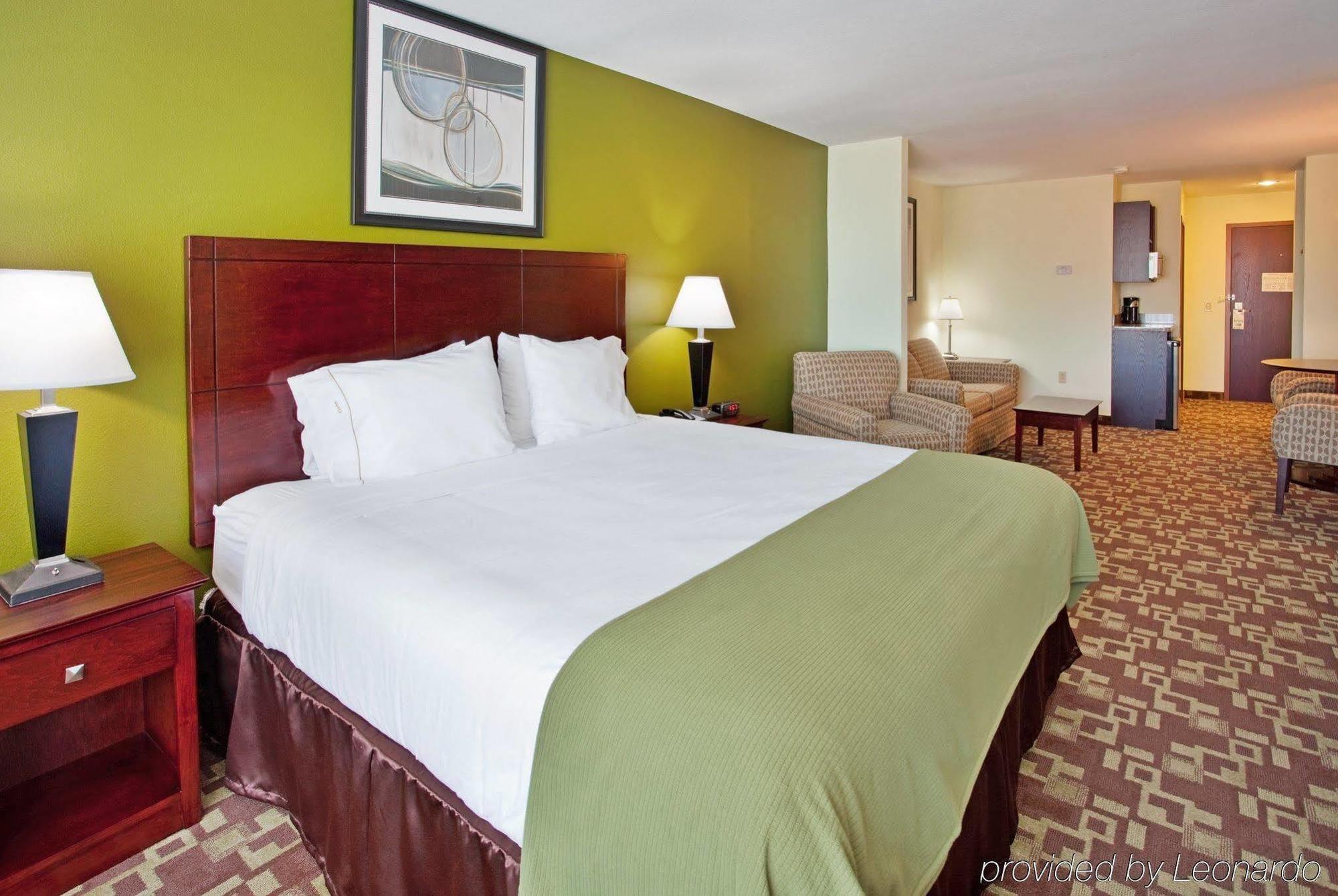 Holiday Inn Express Hotel & Suites St. Charles By Ihg Saint Charles Room photo